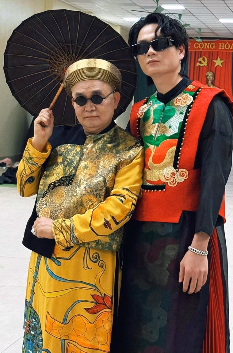 Tuấn Cry và mẹ Tuấn Cry và mẹ
