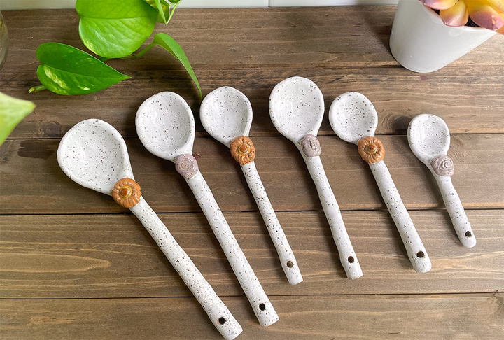 Chiếc thìa gốm trong ruột bệnh nhân Bác sỹ phát hiện chiếc thìa gốm dài 15cm trong ruột bệnh nhân.