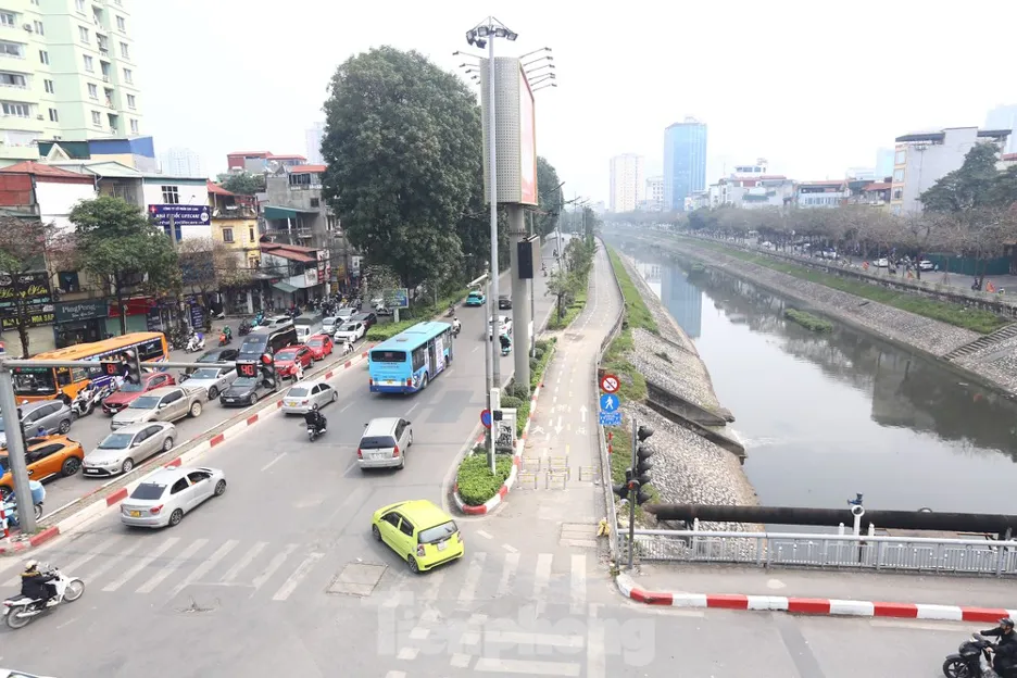 Tuyến đường dành cho xe đạp và người đi bộ ven sông Tô Lịch Tuyến đường dành cho xe đạp và người đi bộ ven sông Tô Lịch