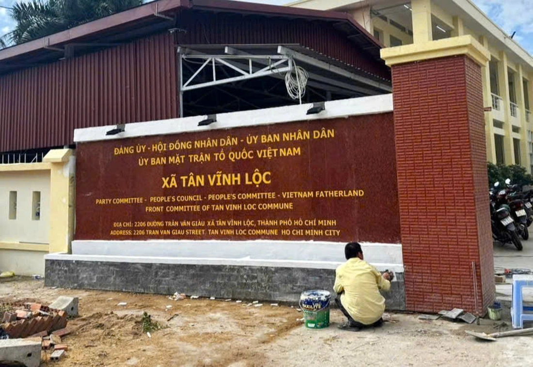 Bảng tên trụ sở Đảng ủy - Hội đồng nhân dân - Ủy ban nhân dân - Ủy ban Mặt trận Tổ quốc Việt Nam xã Vĩnh Lộc