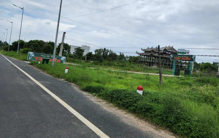 ‘Xâm hại đất rừng phòng hộ ven biển để kinh doanh quán nhậu’ xẻ thịt đất rừng phòng hộ - Ảnh1.