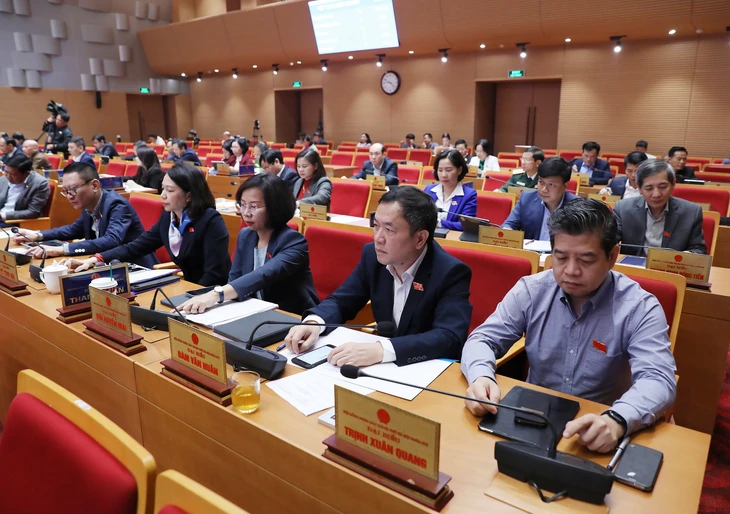 Kỳ họp chuyên đề của HĐND TP Hà Nội Đại biểu HĐND TP Hà Nội bấm nút thông qua nghị quyết tại kỳ họp