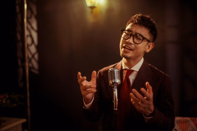 Tuấn Dũng tái hiện âm nhạc thập niên 80-90 qua album “Chợt như năm 18” Tuấn Dũng tái hiện không gian âm nhạc những năm 80, 90