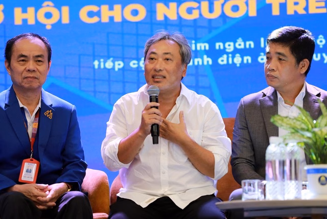 Đạo diễn Nguyễn Quang Dũng Đạo diễn Nguyễn Quang Dũng