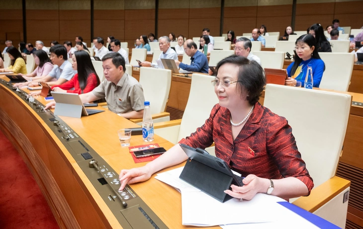 Quốc hội thông qua Luật Cán bộ, Công chức sửa đổi Quốc hội thông qua Luật Cán bộ, Công chức sửa đổi