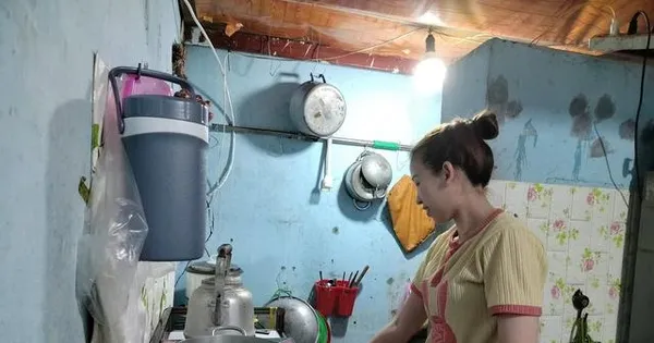 Nữ công nhân phải làm việc không ngừng nghỉ Nữ công nhân phải làm việc không ngừng nghỉ