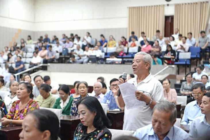 Cử tri mong rằng đại biểu HĐND phường xã mới sẽ được phân cấp, phân quyền Cử tri mong rằng đại biểu HĐND phường xã mới sẽ được phân cấp, phân quyền, thực hiện nhiều nhiệm vụ, quyền hạn lớn hơn để thực sự chuyên nghiệp, hiệu quả