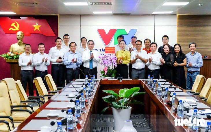 Phó bí thư Nguyễn Phước Lộc thăm VTV9 Phó bí thư Nguyễn Phước Lộc thăm VTV9