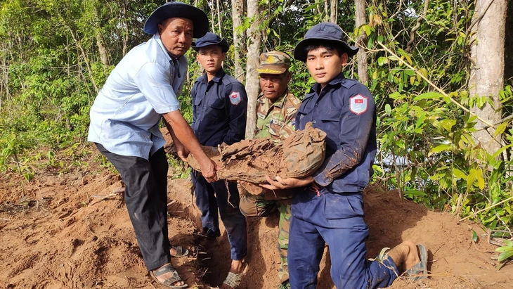 Kiên Giang tìm kiếm và quy tập hài cốt liệt sĩ: Những nỗ lực không ngừng Kiên Giang tìm kiếm, quy tập249 hài cốt liệt sĩ - Ảnh1.