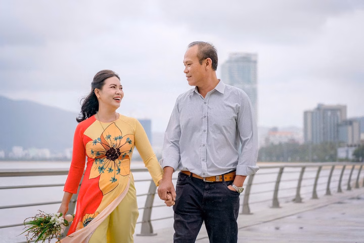 Cặp vợ chồng mừng kỷ niệm 30 năm ngày cưới Cặp vợ chồng Quy Nhơn trong bộ ảnh mừng kỷ niệm 30 năm ngày cưới