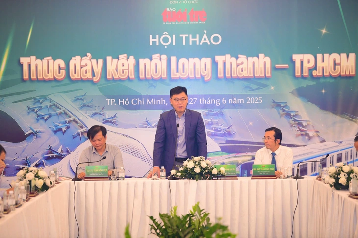 Các chuyên gia góp ý tại hội thảo Các chuyên gia góp ý tại hội thảo.