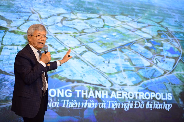 TS.KTS Hoàng Hữu Phê trình bày TS.KTS Hoàng Hữu Phê trình bày
