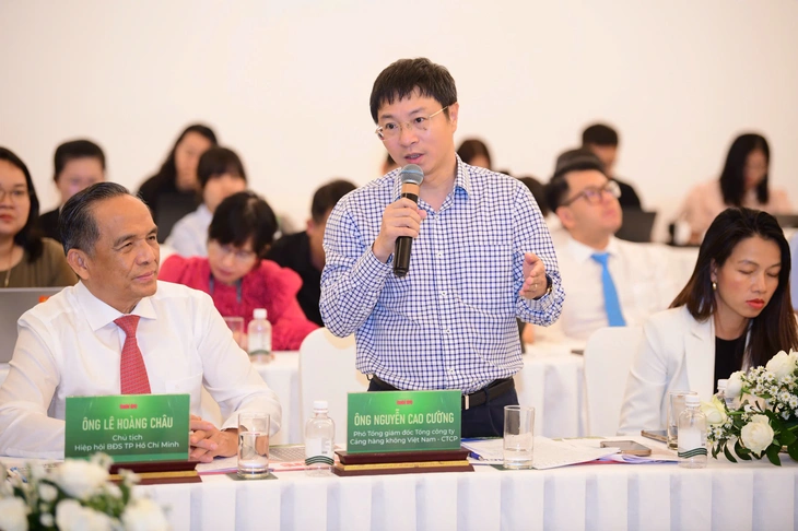 Phó tổng giám đốc ACV phát biểu tại hội thảo Phó tổng giám đốc Tổng công ty Cảng hàng không Việt Nam (ACV) phát biểu tại hội thảo.
