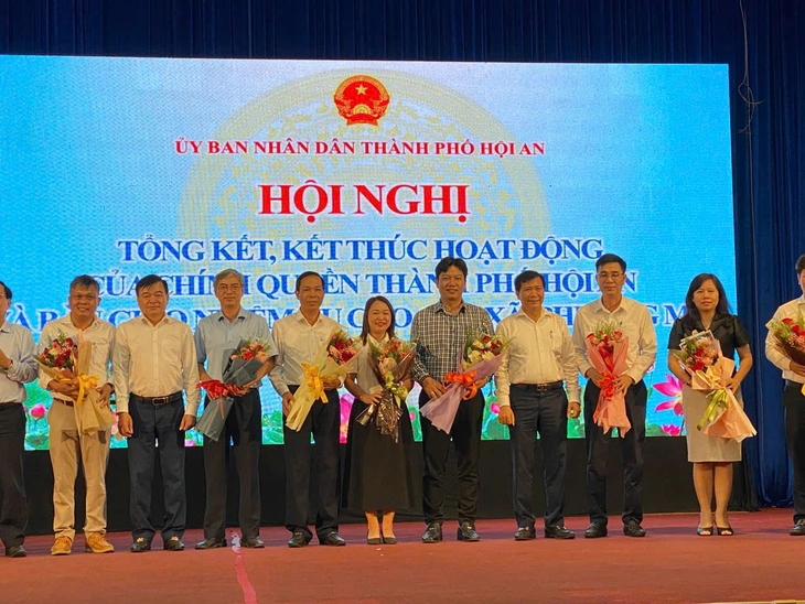 Lãnh đạo các xã, phường Lãnh đạo các xã, phường tại Hội An ra mắt chiều 27-6