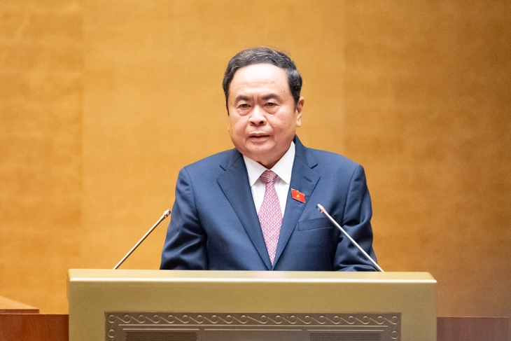 Quốc hội quyết định miễn thị thực cho người nước ngoài diện ưu đãi miễn thị thực