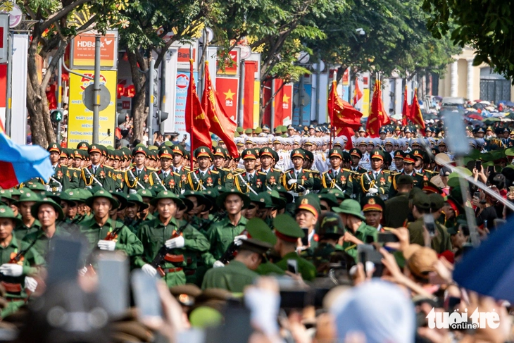 diễu binh diễu binh - Ảnh1.