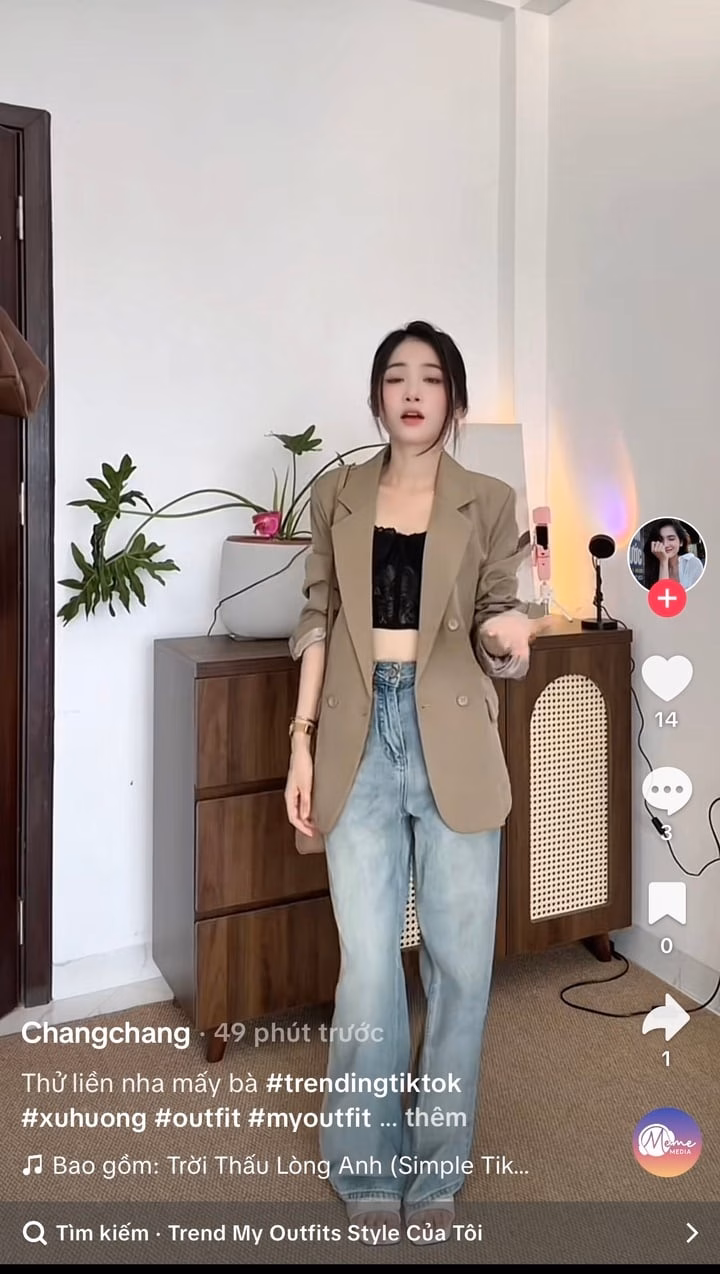 Hội chị em học theo cách phối đồ được TikTok gợi ý. Hội chị em học theo cách phối đồ được TikTok gợi ý.