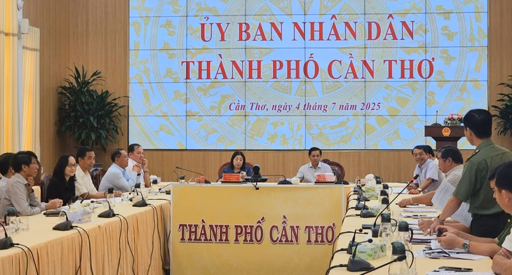 Chủ tịch UBND TP Cần Thơ Trần Văn Lâu Chủ tịch UBND TP Cần Thơ Trần Văn Lâu