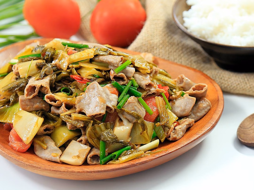Nguy cơ tiềm ẩn khi ăn lòng lợn không đúng cách Lòng lợn không được chế biến đúng cách có thể tiềm ẩn nhiều nguy cơ với sức khỏe