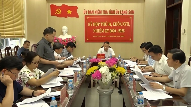Đề nghị kỷ luật nguyên giám đốc Sở Tư pháp Lạng Sơn vì liên quan tới bằng, chứng chỉ giả Đề nghị kỷ luật nguyên giám đốc Sở Tư pháp Lạng Sơn vì liên quan tới bằng, chứng chỉ giả