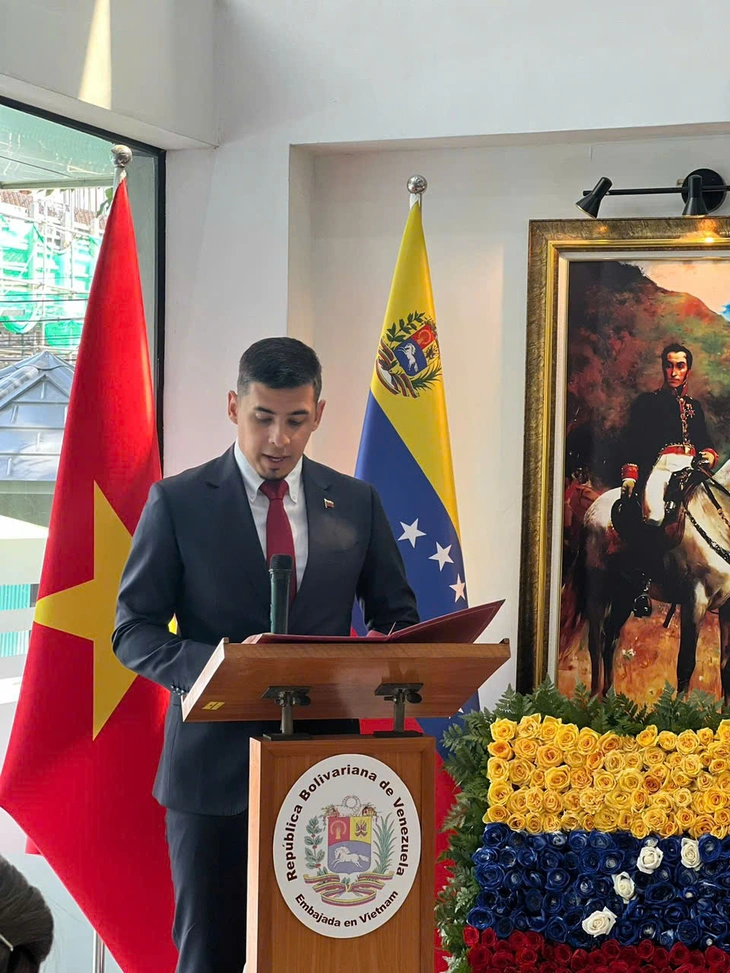 Đại sứ Juan Carlos Fernandes Juárez phát biểu Đại sứ Juan Carlos Fernandes Juárez phát biểu
