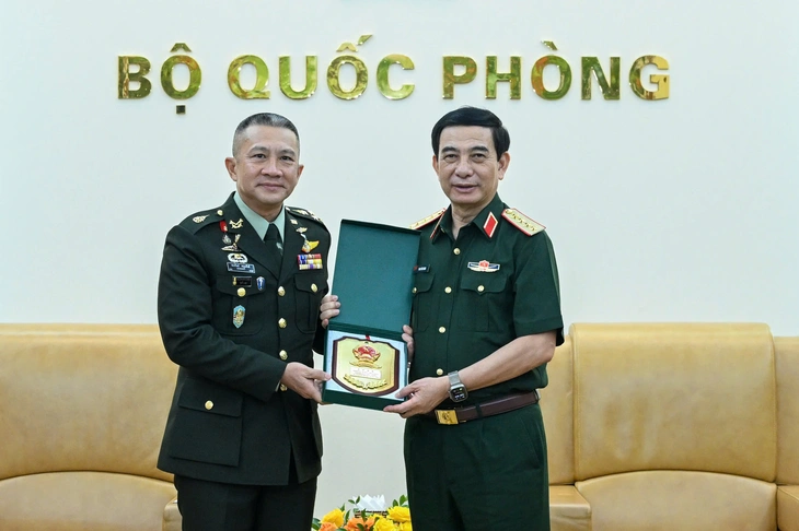 Đại tướng Phan Văn Giang tiếp Tư lệnh Lực lượng Quốc phòng Thái Lan Đại tướng Phan Văn Giang tiếp Tư lệnh Lực lượng Quốc phòng Thái Lan