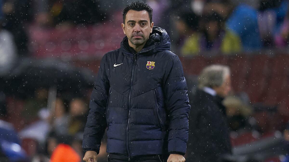 Xavi thắng hai, thua hai sau năm trận dẫn dắt Barca. Ảnh: Marca