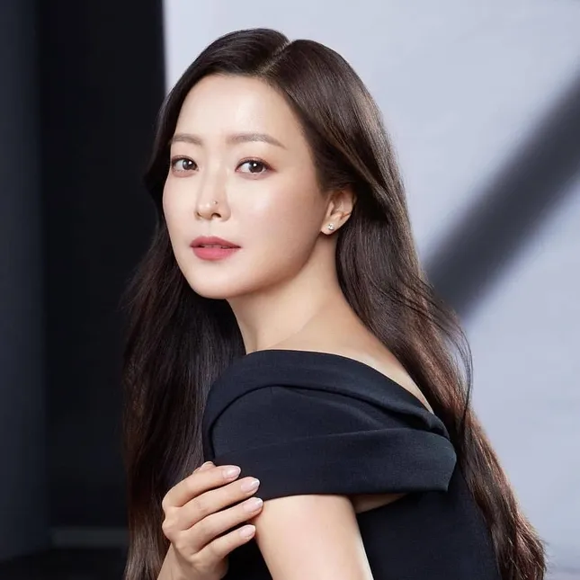 Kim Hee Sun Diễn viên kỳ cựu Kim Hee Sun