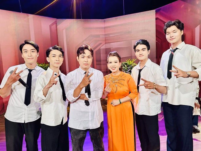 Phát sóng chương trình Đồng hành với Chuông vàng vọng cổ