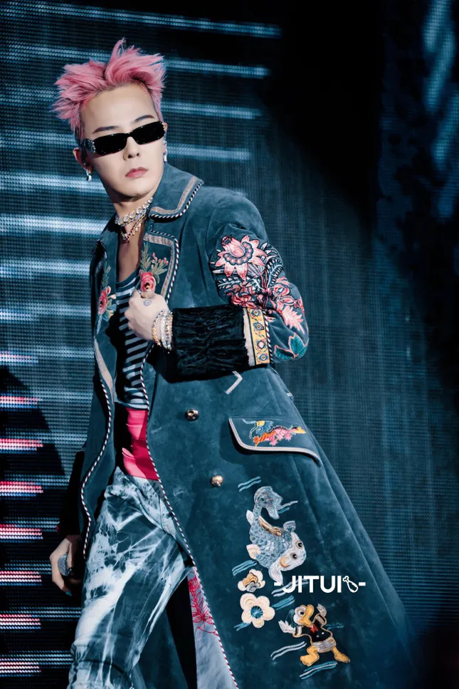 G-Dragon và dàn sao Kpop G-Dragon và dàn sao Kpop biểu diễn tại Mỹ Đình