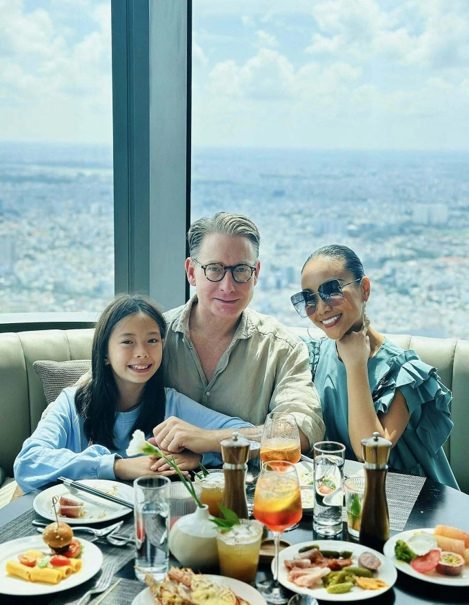 Đoan Trang bên chồng con