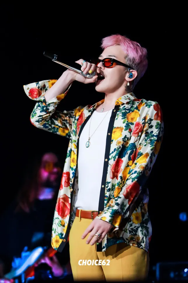Booth fan G-Dragon Khu vực booth fan G-Dragon bị ảnh hưởng bởi mưa