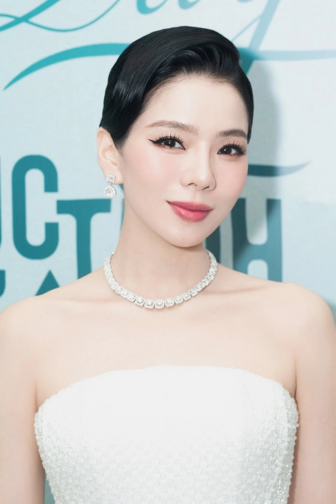 Lệ Quyên tại họp báo giới thiệu sản phẩm âm nhạc mới Lệ Quyên tại họp báo giới thiệu sản phẩm âm nhạc mới