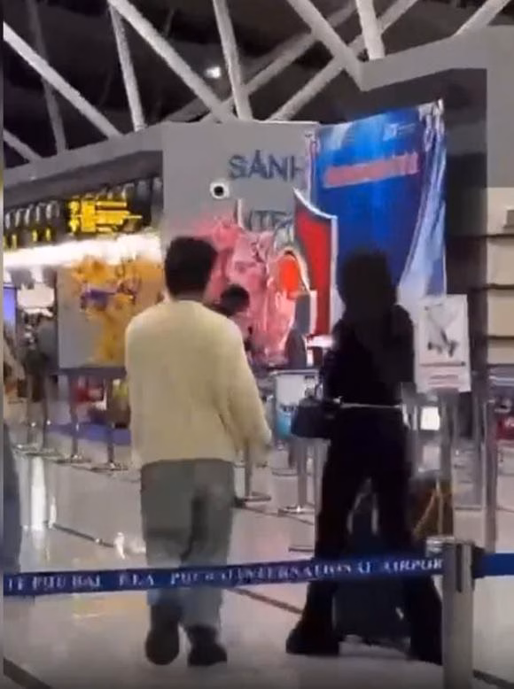 Bích Phương và Tăng Duy Tân Bích Phương và Tăng Duy Tân tại sân bay