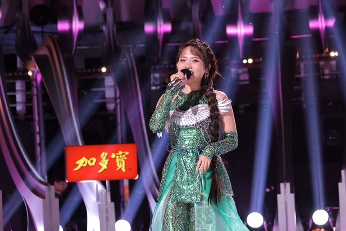 Phương Mỹ Chi gây sốt tại Sing!Asia2025 Phương Mỹ Chi trên sân khấu Sing!Asia2025