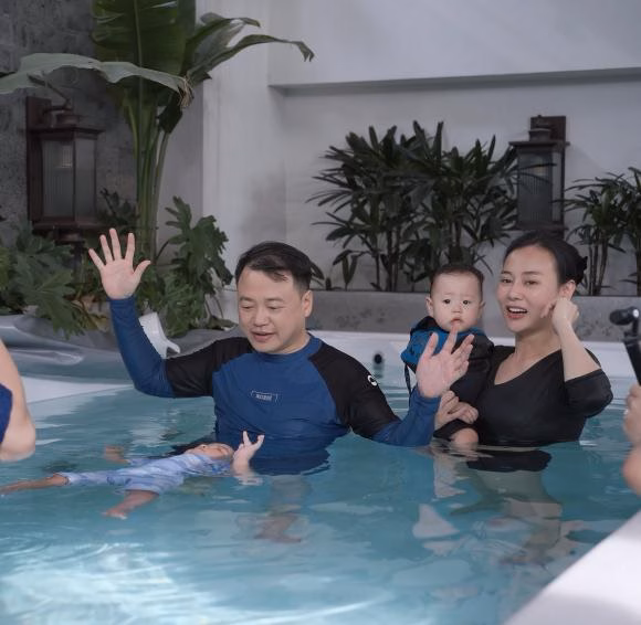 Phương Oanh và Shark Bình Phương Oanh và Shark Bình cùng gia đình