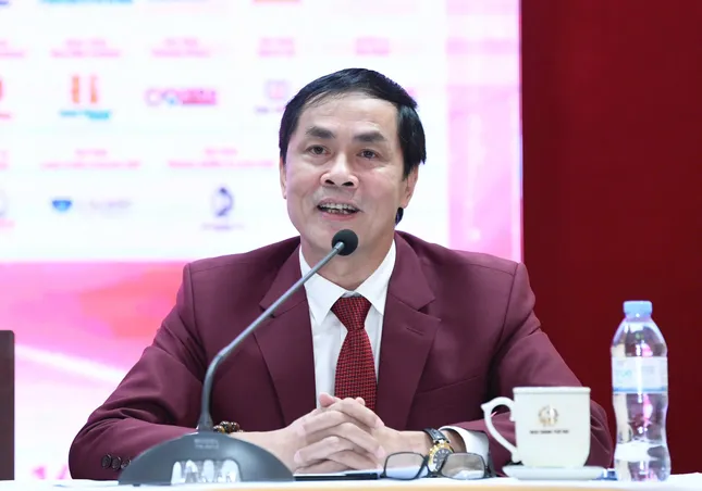Hoa hậu Hà Trúc Linh: 'Nhiều bạn học người dân tộc thiểu số nhắn tin chúc mừng tôi'