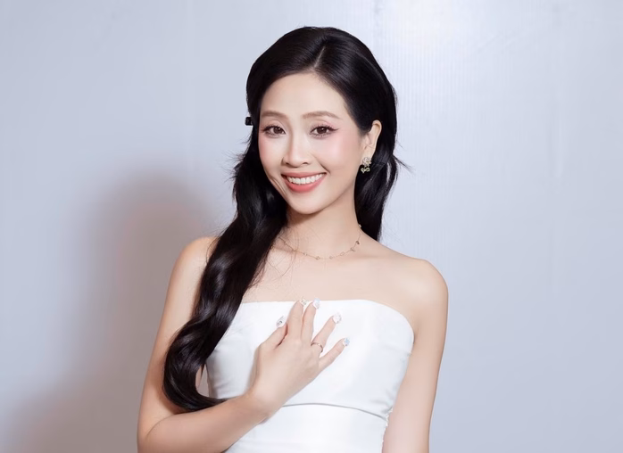 MC Liêu Hà Trinh dẫn dắt chương trình
