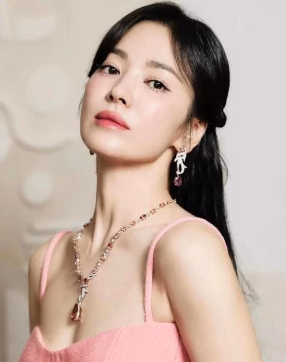 Song Hye-kyo đi nghỉ Song Hye-kyo trẻ trung khi đi nghỉ