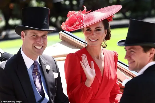 Bà Carole Middleton và Alizee Thevenet tại Royal Ascot 2025 Mẹ của Công nương Kate, bà Carole Middleton, cùng con dâu Alizee Thevenet theo dõi cuộc đua ngựa.