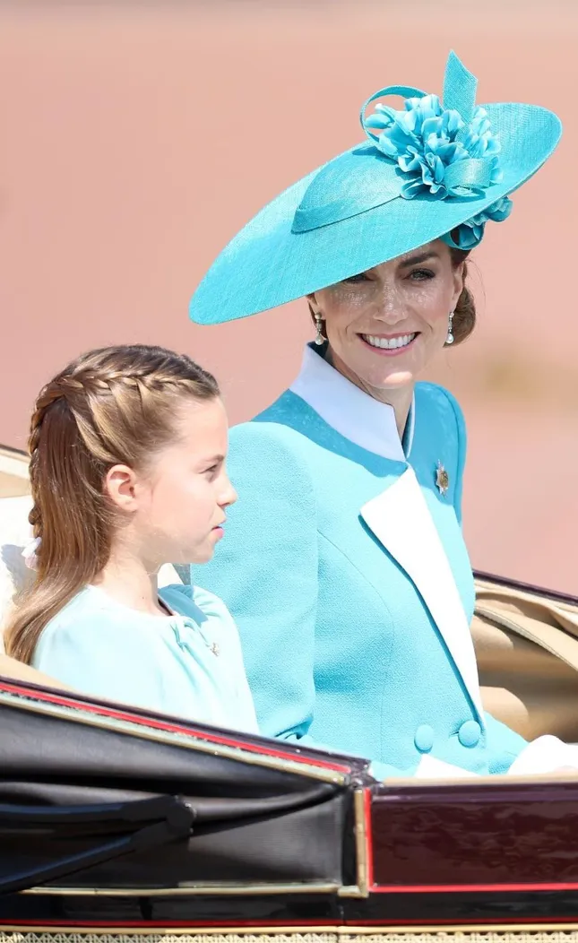 Công nương Kate tại Trooping the Colour Công nương Kate tại Trooping the Colour.