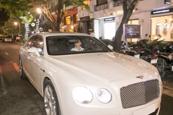 Chiếc Bentley của NSƯT Việt Anh
