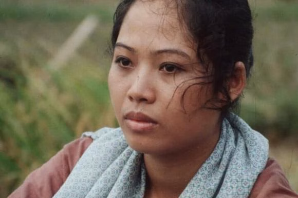 NSND Thuý Hường trong một cảnh quay NSND Thuý Hường khóc trong cảnh quay cảm động