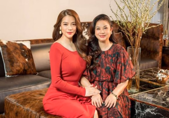 me-ruot-truong-ngoc-anh-hoa-khoi-lung-lay-mot-thoi-tuoi-gia-lam-hau-phuong-cho-con-2-ngoisaovn-w600-h421 diễn viên Trương Ngọc Ánh, mẹ Trương Ngọc Ánh, sao Việt