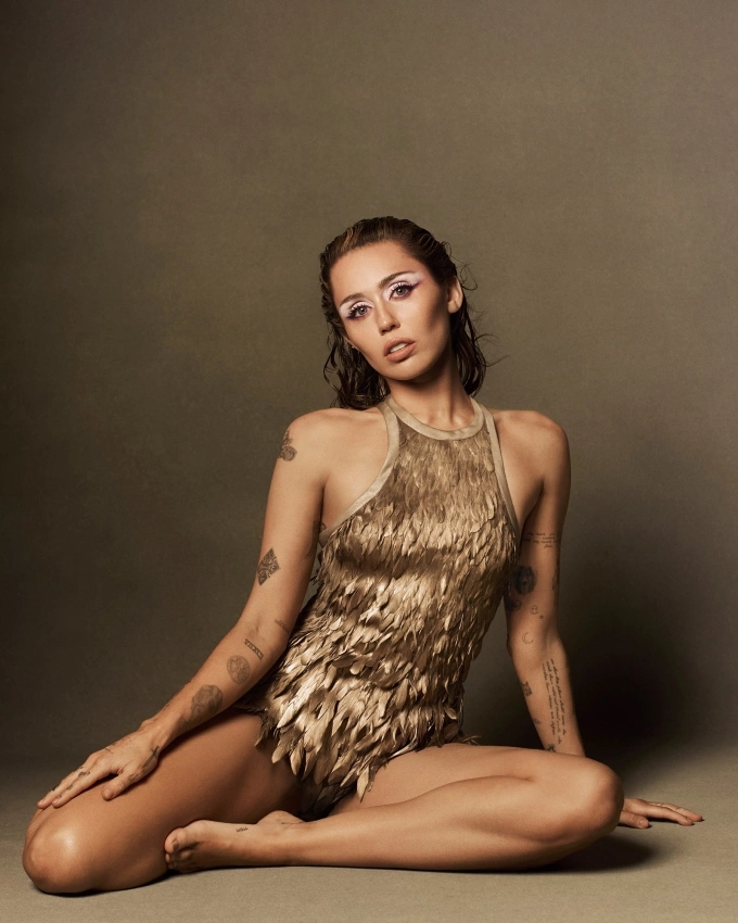 Miley Cyrus duy trì lối sống lành mạnh Miley Cyrus giữ kỷ luật tập luyện, ăn uống để duy trì cơ thể săn chắc và khỏe mạnh