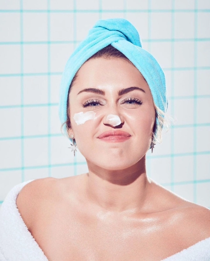Miley Cyrus chăm sóc da Miley Cyrus có làn da khỏe mạnh nhờ chăm sóc hàng ngày