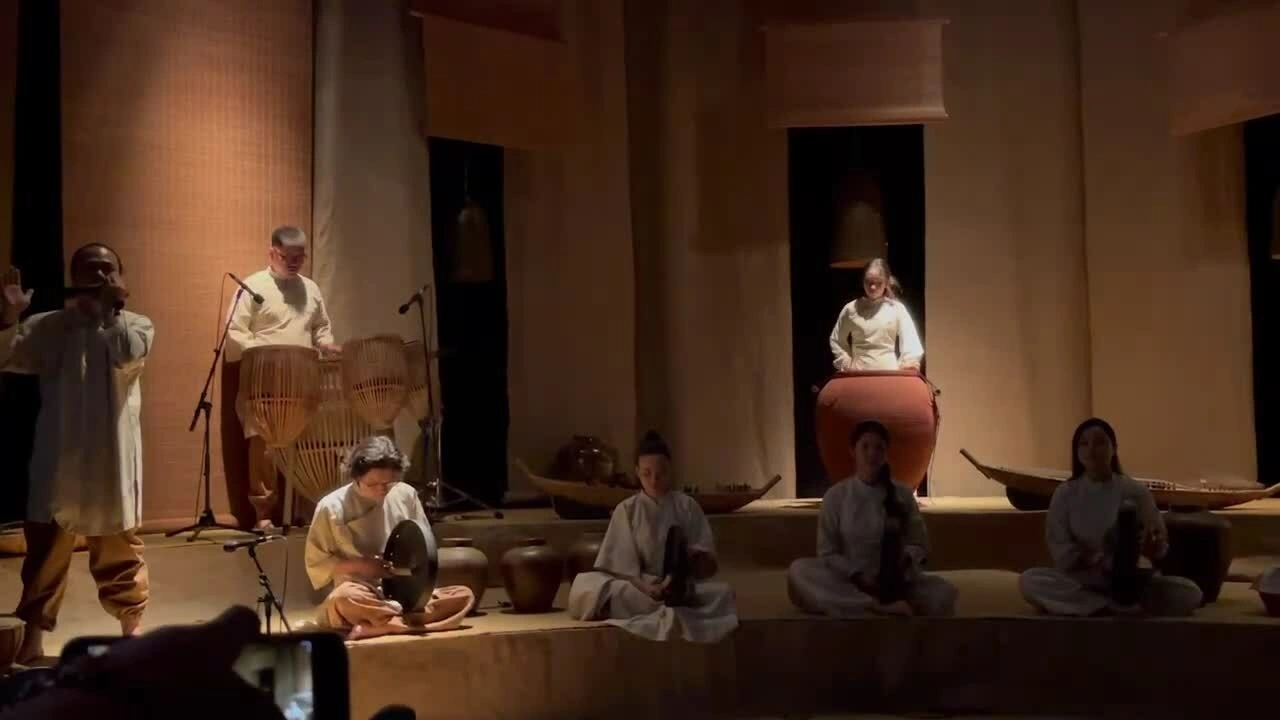 Đêm nhạc “GOm Show” – sự kết hợp độc đáo giữa âm nhạc và gốm Nghệ sĩ chơi nhạc cụ từ gốm