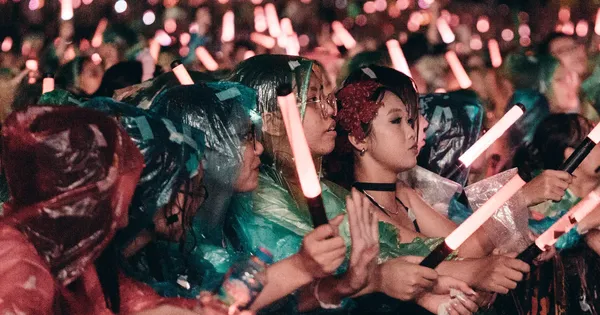 Tập thể ê-kíp 'Anh trai vượt ngàn chông gai' chào tạm biệt Tập thể ê-kíp 'Anh trai vượt ngàn chông gai' chào tạm biệt