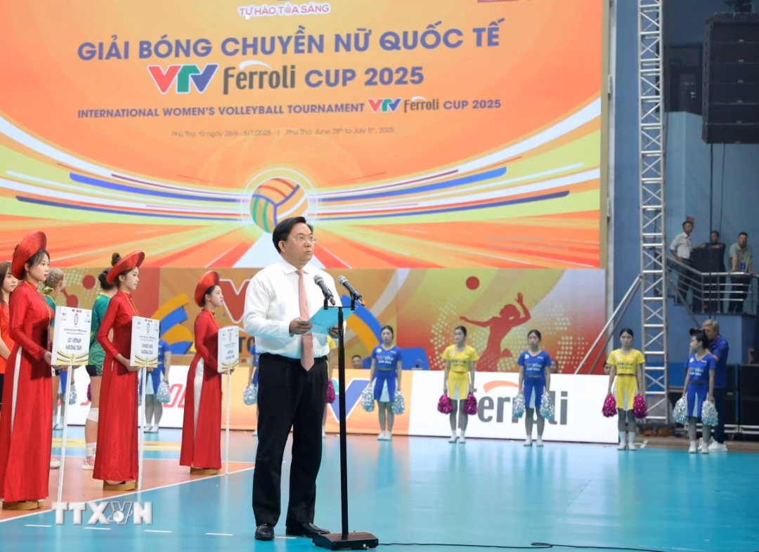 Chủ tịch UBND tỉnh Vĩnh Phúc Trần Duy Đông phát biểu tại buổi lễ. Lễ khai mạc Giải Bóng chuyền nữ quốc tế VTV Ferroli Cup 2025