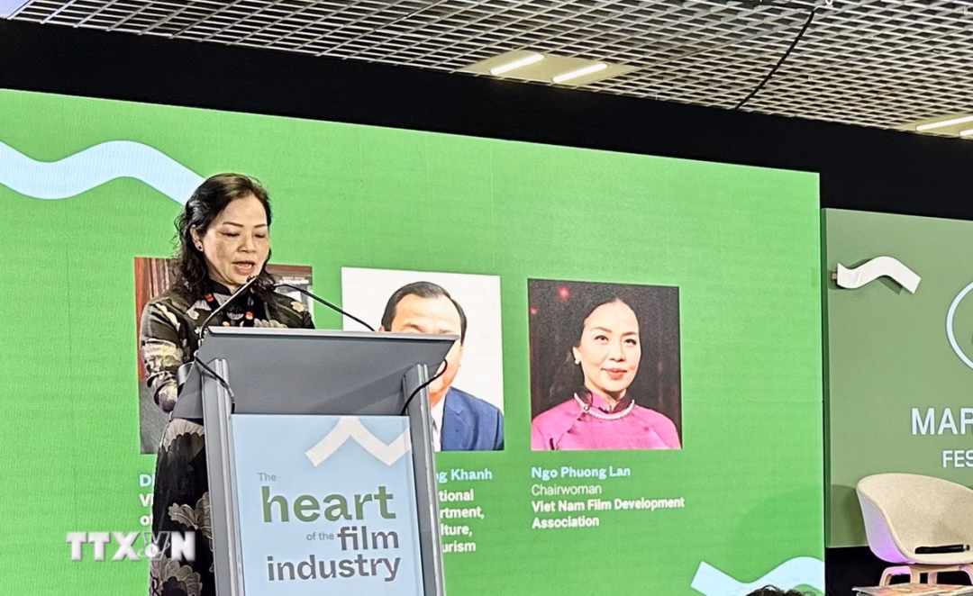 Bà Ngô Phương Lan, Chủ tịch Hiệp hội Xúc tiến phát triển Điện ảnh Việt Nam, phát biểu tại Hội thảo. Bà Ngô Phương Lan, Chủ tịch Hiệp hội Xúc tiến phát triển Điện ảnh Việt Nam, phát biểu tại Hội thảo.